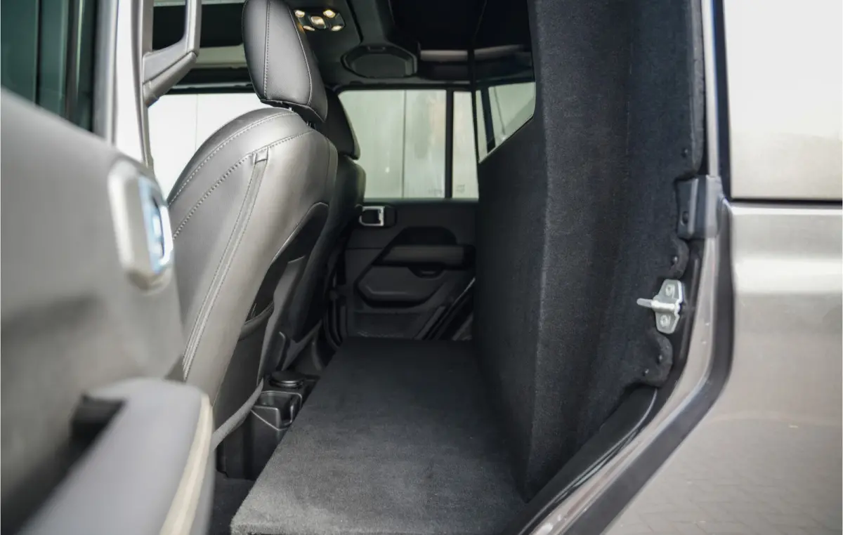 Overland 3.0 CRD 264 pk 4x4 / BTW-auto/ ACC/ Grijs-Kenteken/ Full-Options/ Leder/ Stoel.Verw/ Stuur.Verw/ Keyless/ Camera/ Apple-Carplay/