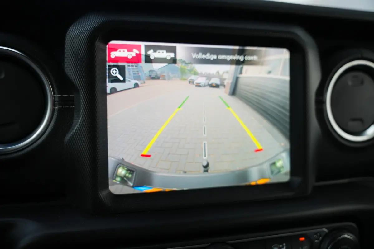 Overland 3.0 CRD 264 pk 4x4 / BTW-auto/ ACC/ Grijs-Kenteken/ Full-Options/ Leder/ Stoel.Verw/ Stuur.Verw/ Keyless/ Camera/ Apple-Carplay/