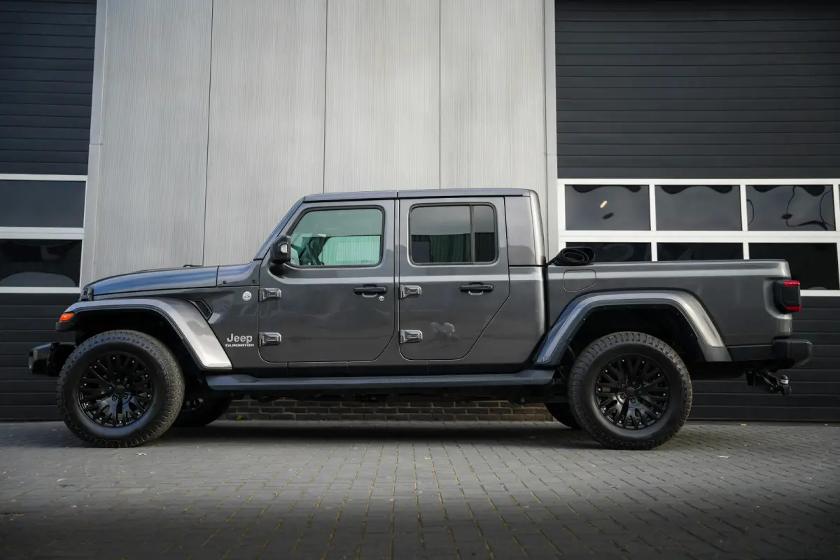Overland 3.0 CRD 264 pk 4x4 / BTW-auto/ ACC/ Grijs-Kenteken/ Full-Options/ Leder/ Stoel.Verw/ Stuur.Verw/ Keyless/ Camera/ Apple-Carplay/