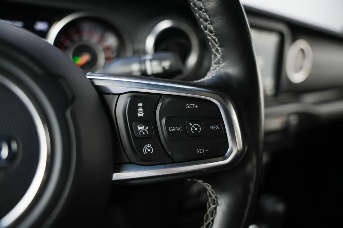 Overland 3.0 CRD 264 pk 4x4 / BTW-auto/ ACC/ Grijs-Kenteken/ Full-Options/ Leder/ Stoel.Verw/ Stuur.Verw/ Keyless/ Camera/ Apple-Carplay/