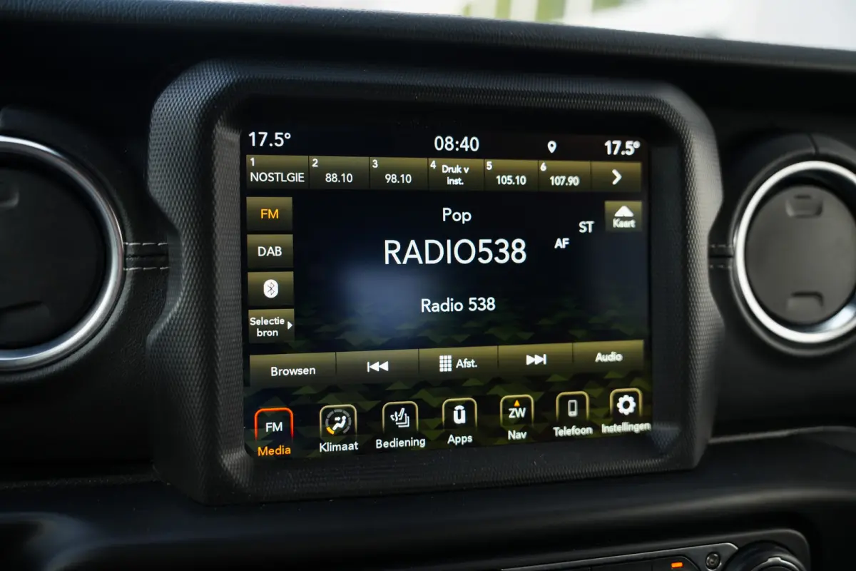 Overland 3.0 CRD 264 pk 4x4 / BTW-auto/ ACC/ Grijs-Kenteken/ Full-Options/ Leder/ Stoel.Verw/ Stuur.Verw/ Keyless/ Camera/ Apple-Carplay/