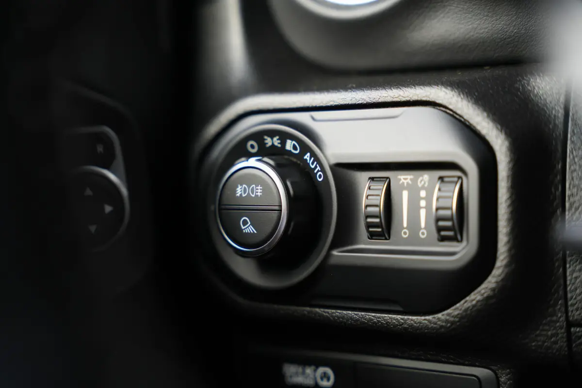 Overland 3.0 CRD 264 pk 4x4 / BTW-auto/ ACC/ Grijs-Kenteken/ Full-Options/ Leder/ Stoel.Verw/ Stuur.Verw/ Keyless/ Camera/ Apple-Carplay/