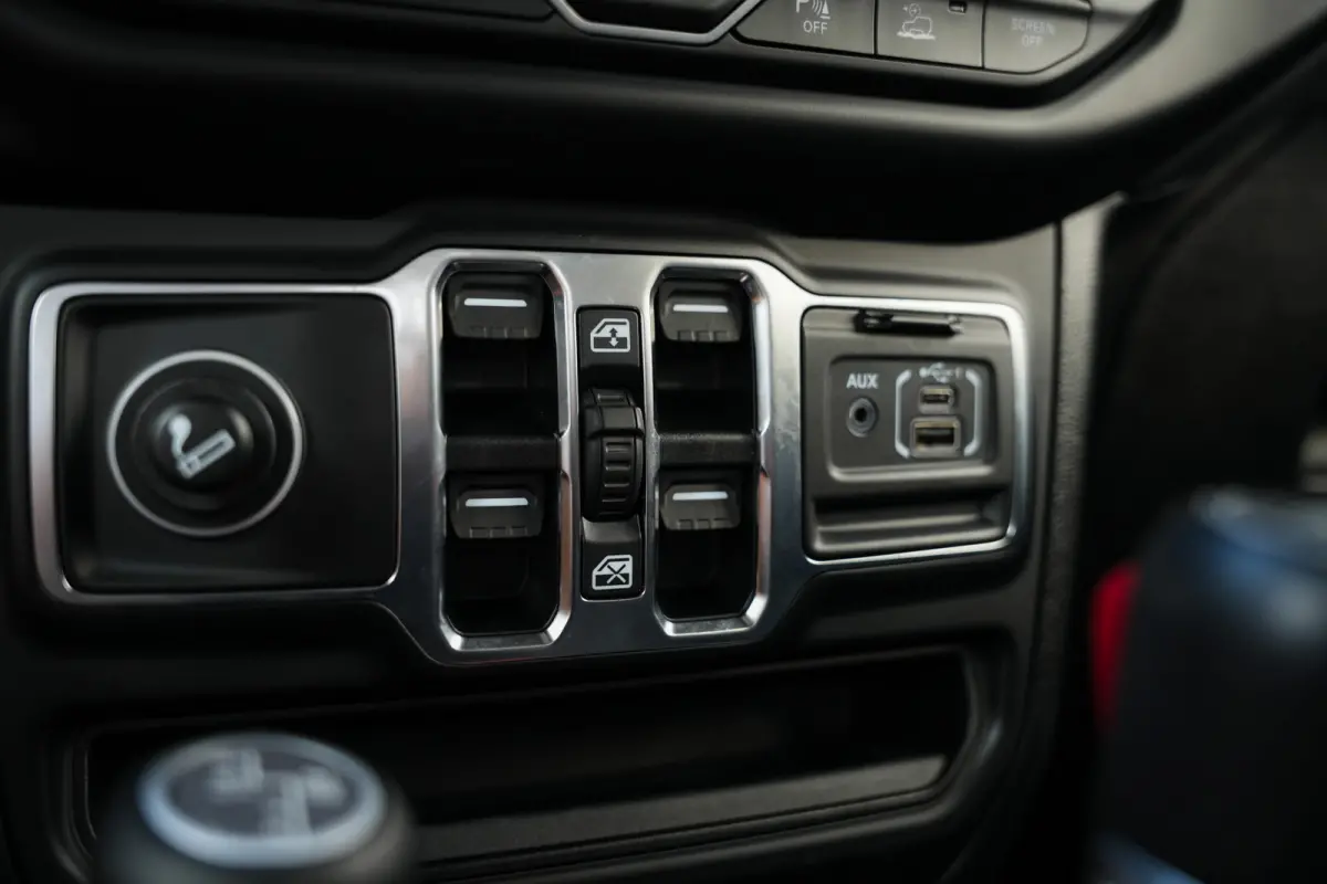 Overland 3.0 CRD 264 pk 4x4 / BTW-auto/ ACC/ Grijs-Kenteken/ Full-Options/ Leder/ Stoel.Verw/ Stuur.Verw/ Keyless/ Camera/ Apple-Carplay/