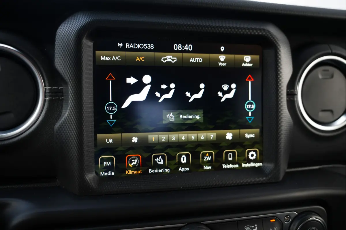 Overland 3.0 CRD 264 pk 4x4 / BTW-auto/ ACC/ Grijs-Kenteken/ Full-Options/ Leder/ Stoel.Verw/ Stuur.Verw/ Keyless/ Camera/ Apple-Carplay/