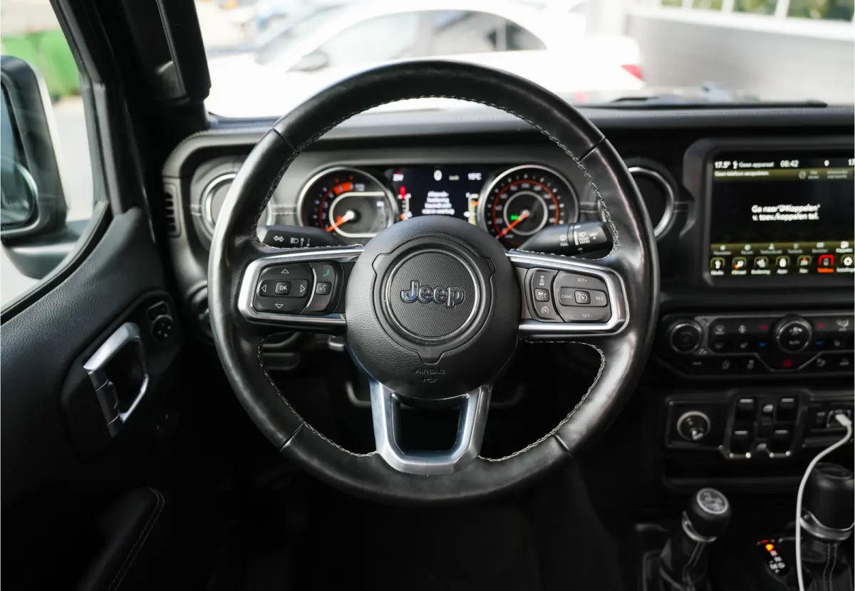 Overland 3.0 CRD 264 pk 4x4 / BTW-auto/ ACC/ Grijs-Kenteken/ Full-Options/ Leder/ Stoel.Verw/ Stuur.Verw/ Keyless/ Camera/ Apple-Carplay/