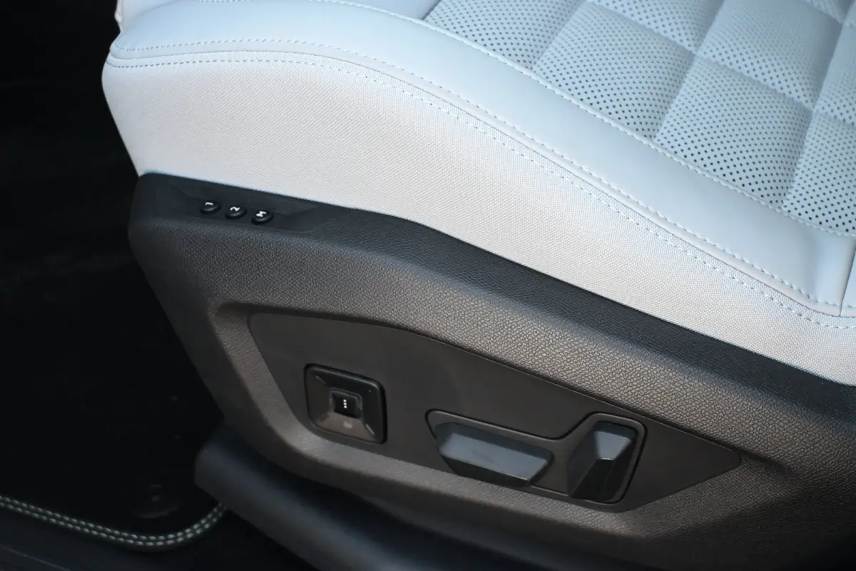 1.2 Hybrid 145 Max DEMO-DEAL! Tot 8 Jaar Garantie! | Leder | Elektr. Stoelen | Stoel/Stuurverwarming | Navigatie | 360 Camera !!