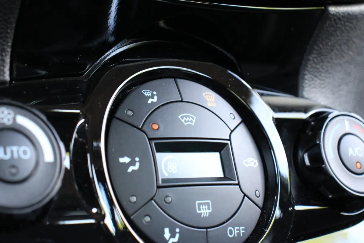 1.0EB Titanium | NL-AUTO! | CRUISE | VOORRUITVERWARMING | NAVI | CLIMA | PARK SENS | ELEKTR. RAMEN