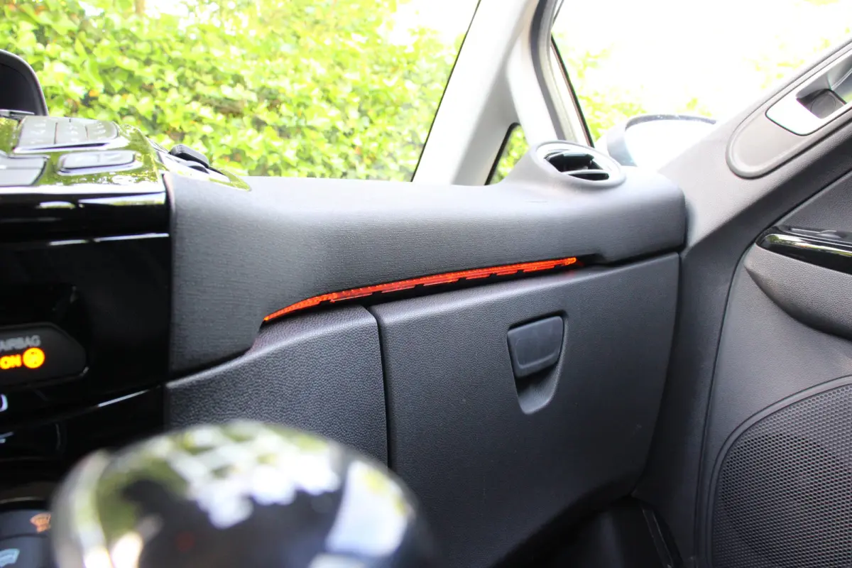 1.0EB Titanium | NL-AUTO! | CRUISE | VOORRUITVERWARMING | NAVI | CLIMA | PARK SENS | ELEKTR. RAMEN