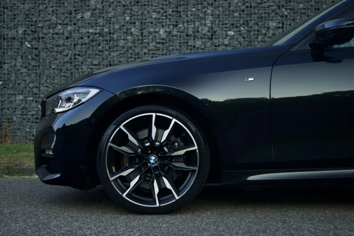 330i High Executive