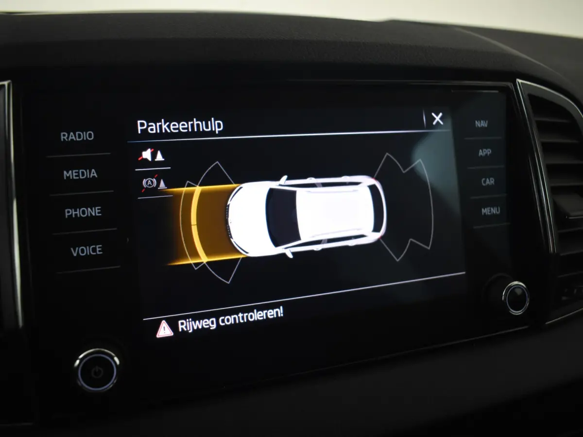 1.0 TSI Business Edition 110Pk | 1e eigenaar | Trekhaak Elektr. | Parkeer sensoren voor/achter | Apple carplay Android auto |Navigatie Cruise control | Climate control | LED | DAB | 17"LMV