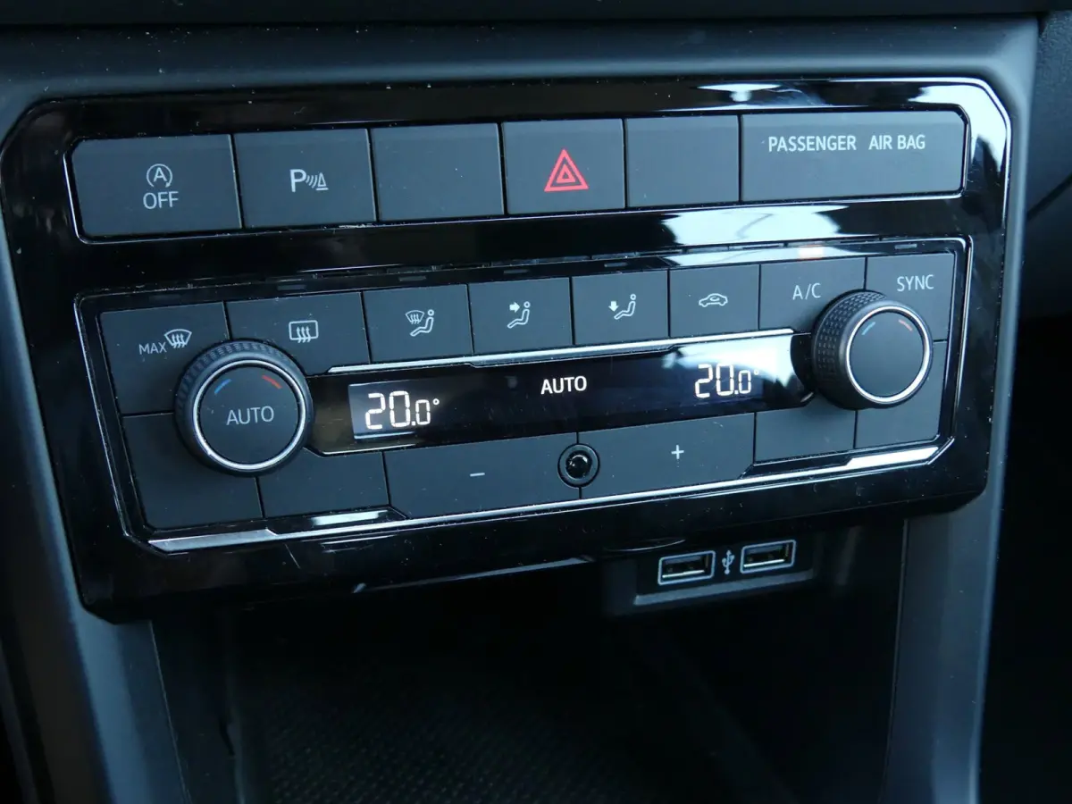 1.0 TSI Life / Carplay / Camera