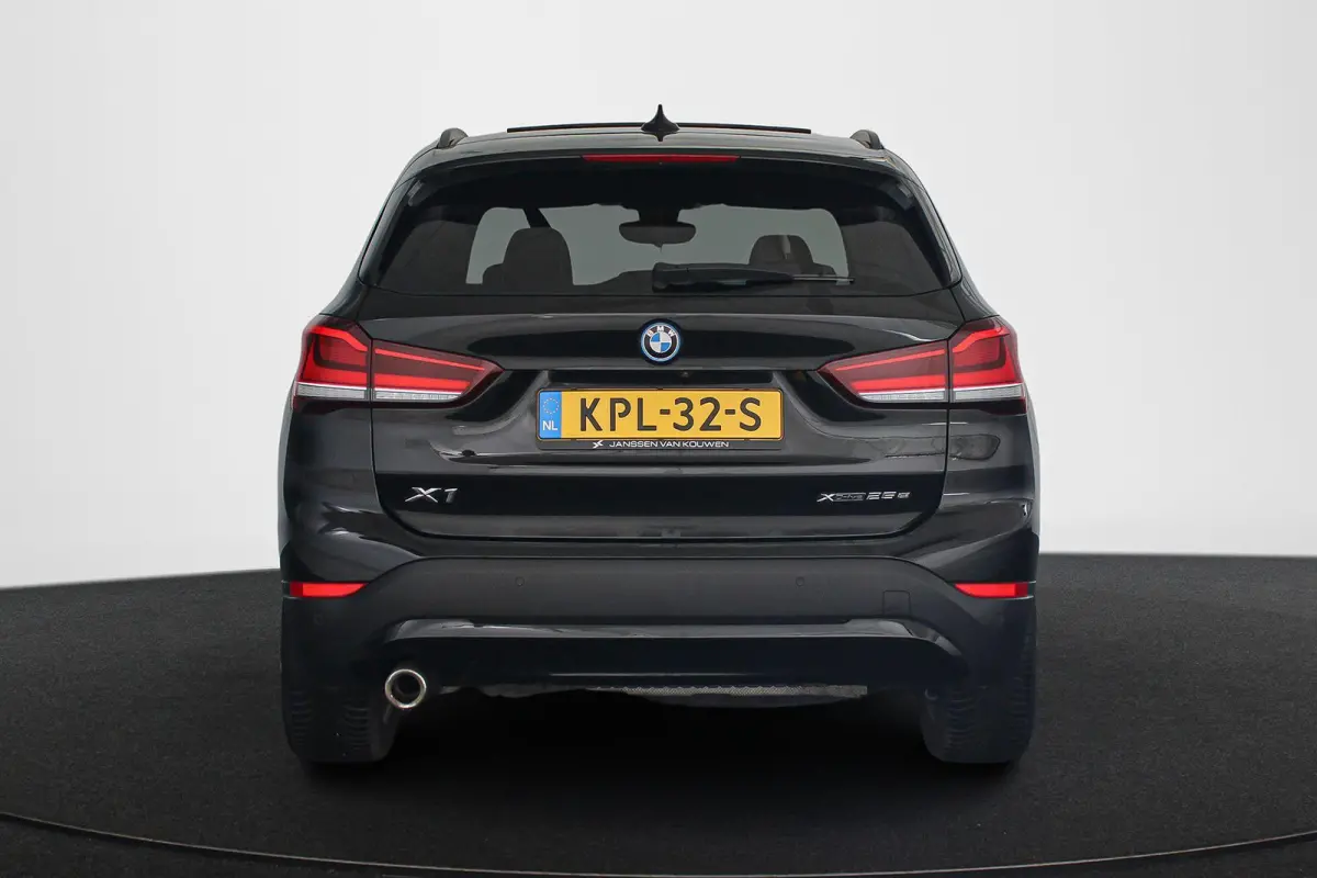 xDrive25e Panoramadak Head-Up Memory Achteruitrijcamera Stoel-Stuurverwarming