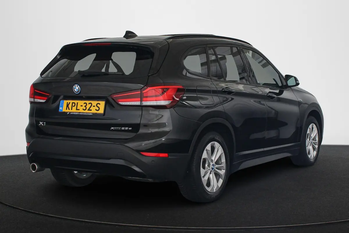 xDrive25e Panoramadak Head-Up Memory Achteruitrijcamera Stoel-Stuurverwarming