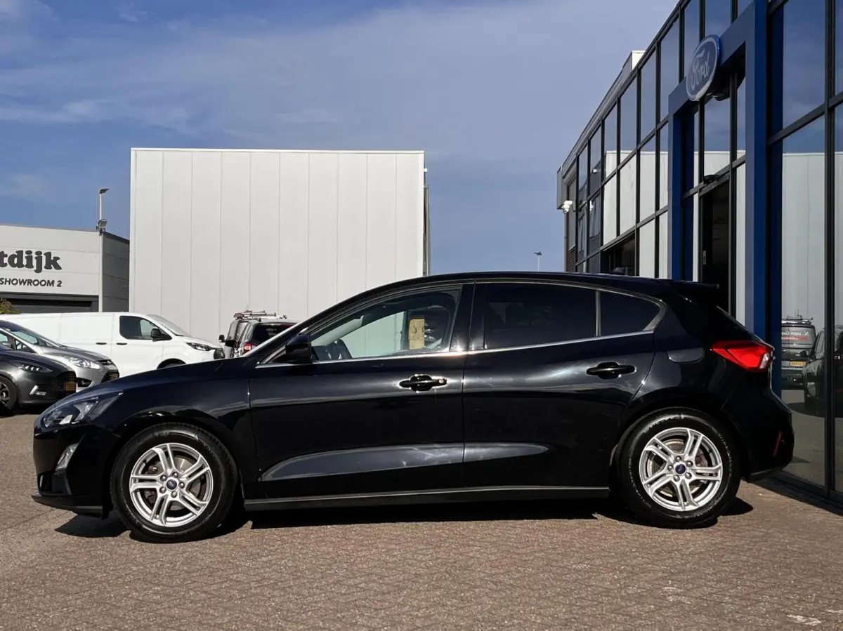 1.0 EcoBoost Hybrid Trend Edition Business 125PK Winterpack Camera Cruise Navi Climate Parkeersensoren Keyless Privacy Glass *Dealer Onderhouden*