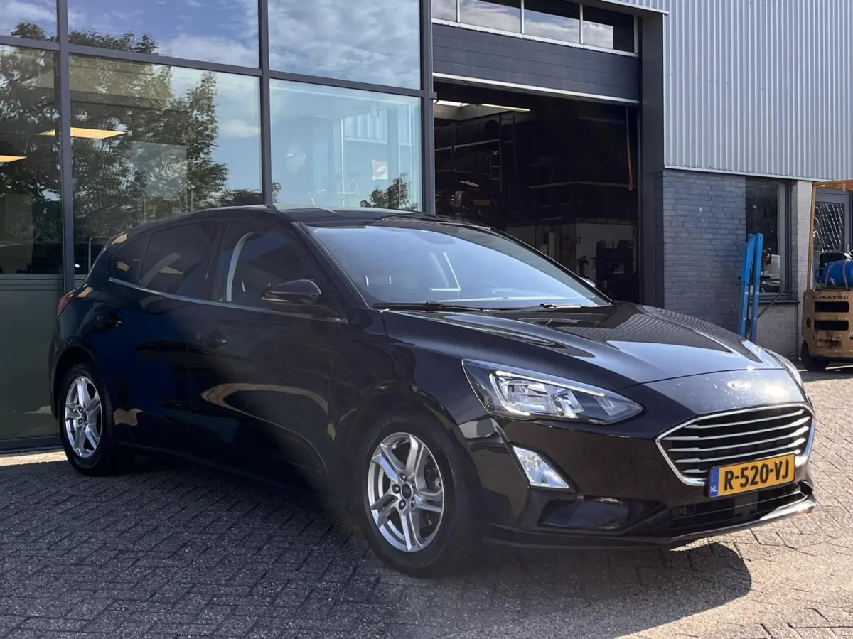 1.0 EcoBoost Hybrid Trend Edition Business 125PK Winterpack Camera Cruise Navi Climate Parkeersensoren Keyless Privacy Glass *Dealer Onderhouden*
