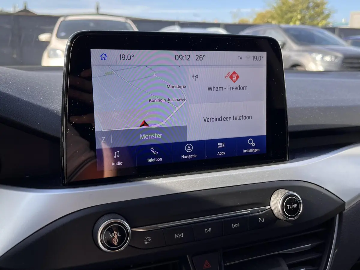 1.0 EcoBoost Hybrid Trend Edition Business 125PK Winterpack Camera Cruise Navi Climate Parkeersensoren Keyless Privacy Glass *Dealer Onderhouden*