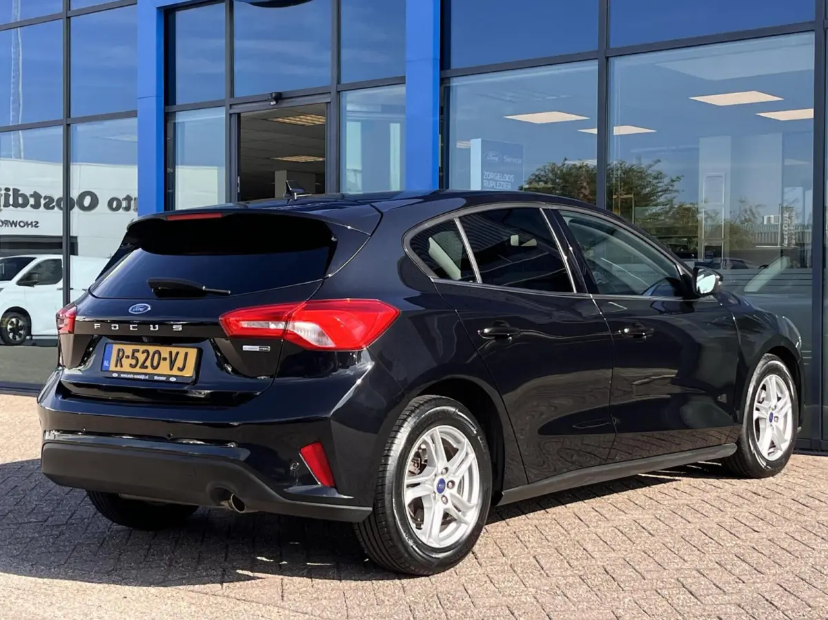 1.0 EcoBoost Hybrid Trend Edition Business 125PK Winterpack Camera Cruise Navi Climate Parkeersensoren Keyless Privacy Glass *Dealer Onderhouden*