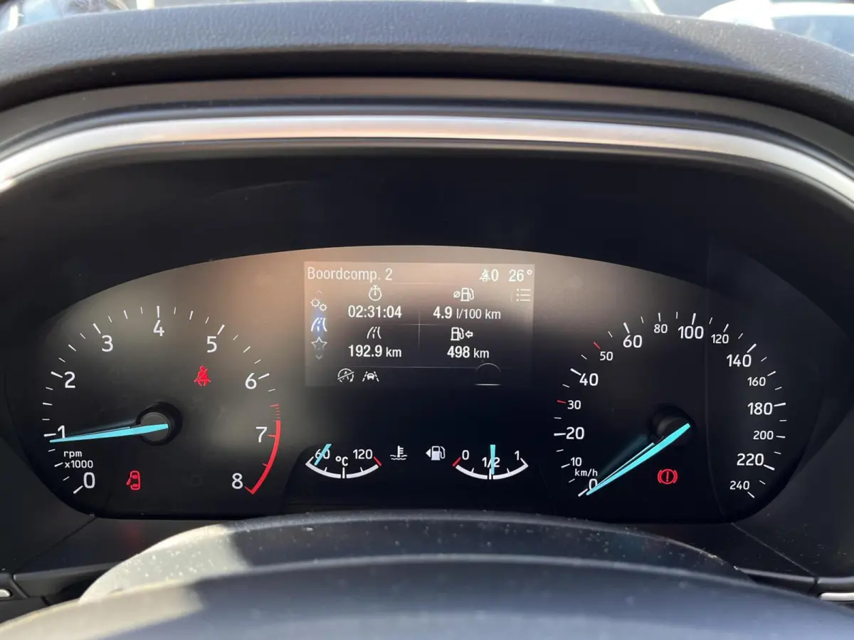 1.0 EcoBoost Hybrid Trend Edition Business 125PK Winterpack Camera Cruise Navi Climate Parkeersensoren Keyless Privacy Glass *Dealer Onderhouden*
