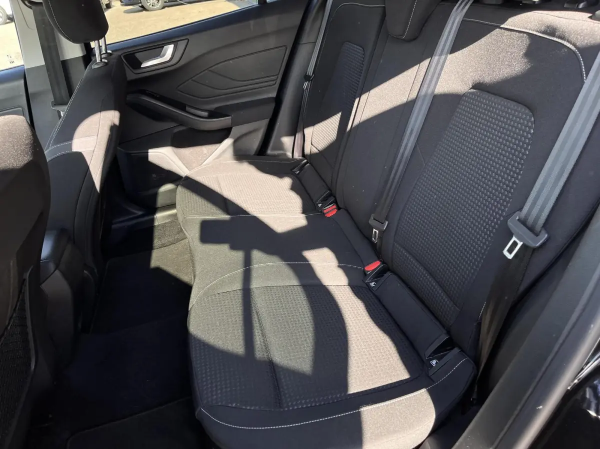 1.0 EcoBoost Hybrid Trend Edition Business 125PK Winterpack Camera Cruise Navi Climate Parkeersensoren Keyless Privacy Glass *Dealer Onderhouden*