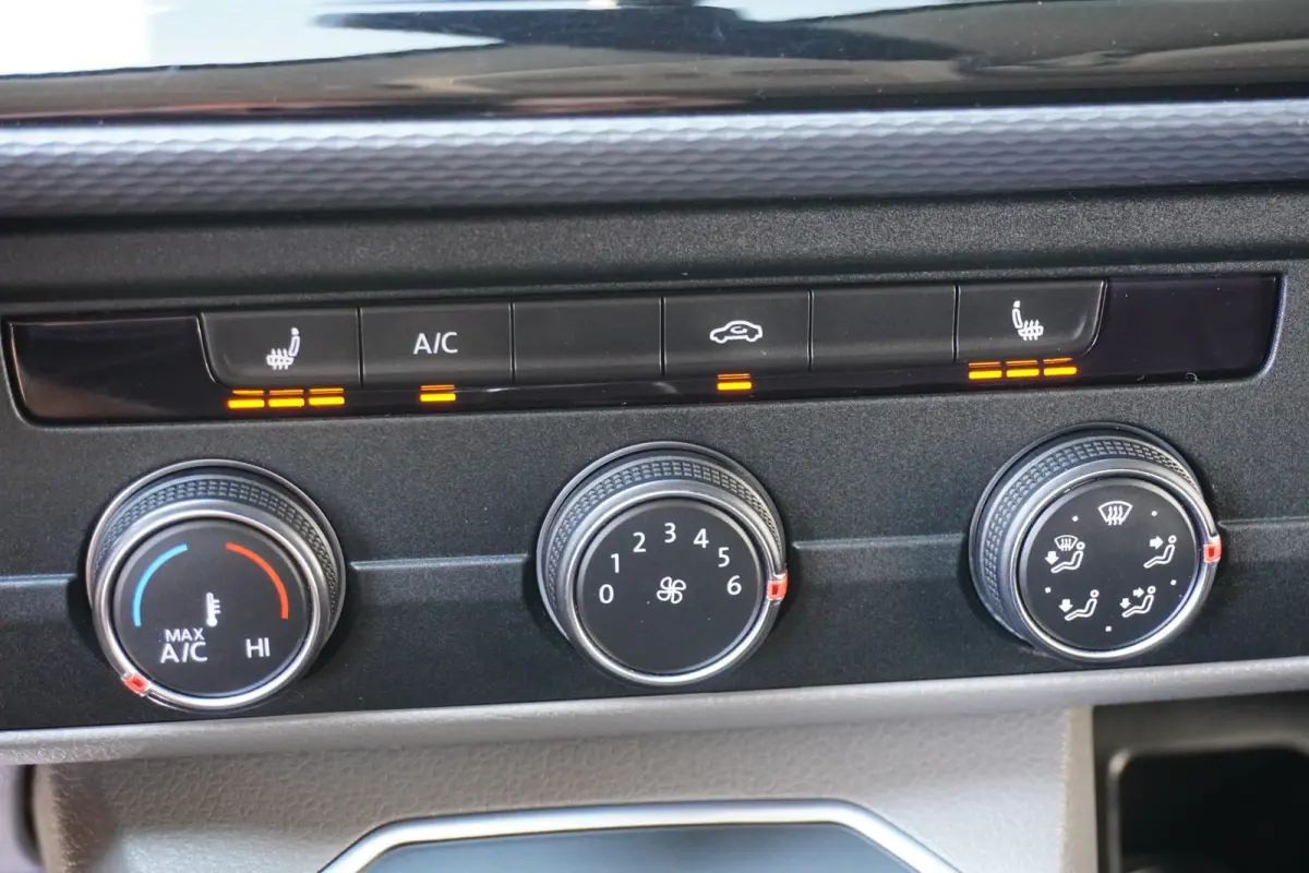 199pk Bulli L2H1 2x Schuifdeur Apple carplay LED Camera Parkeersensoren Lederen bekleding Stoelverwarming Cruise control ACC
