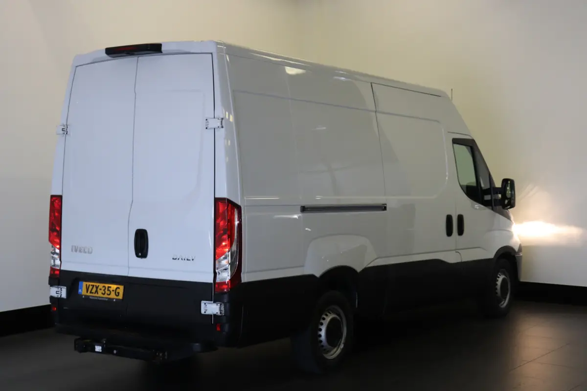 35S12V 2.3 L2H2 EURO 6 - Airco - Cruise - Camera - €13.900,- Excl.