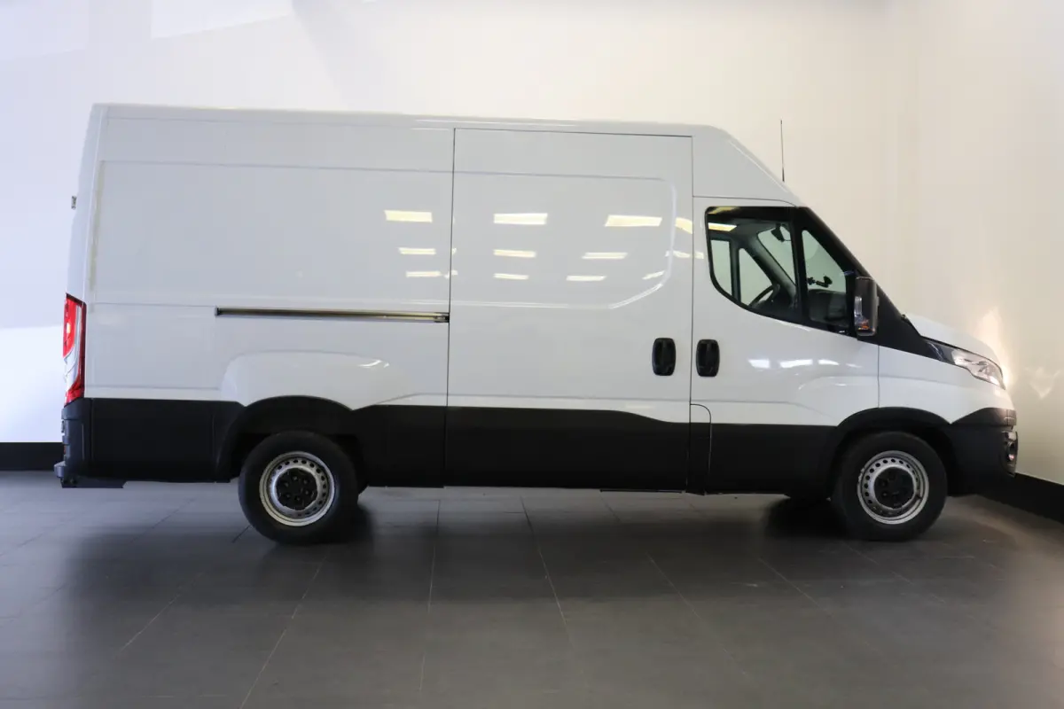 35S12V 2.3 L2H2 EURO 6 - Airco - Cruise - Camera - €13.900,- Excl.