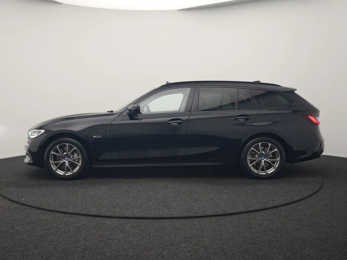 330e Sportline PHEV 293pk Dealer O.H. | Panodak | Adaptive Cruise | Head Up | Laser LED | 360 Camera | Lederen Sportstoelen Memory & Verwarmd | Stuur Verwarmd | Sfeerverlichting | Keyless | 