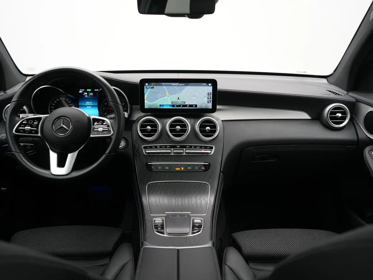 4MATIC Advantage PHEV 320pk Dealer O.H. | Trekhaak Af Fabriek | Panodak | Adaptive Cruise | Sportstoelen Verwarmd | Sfeerverlichting | Apple Carplay | Blis | Navigatie | DAB | Plug In Hybrid