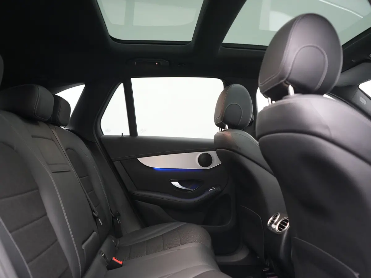 4MATIC Advantage PHEV 320pk Dealer O.H. | Trekhaak Af Fabriek | Panodak | Adaptive Cruise | Sportstoelen Verwarmd | Sfeerverlichting | Apple Carplay | Blis | Navigatie | DAB | Plug In Hybrid