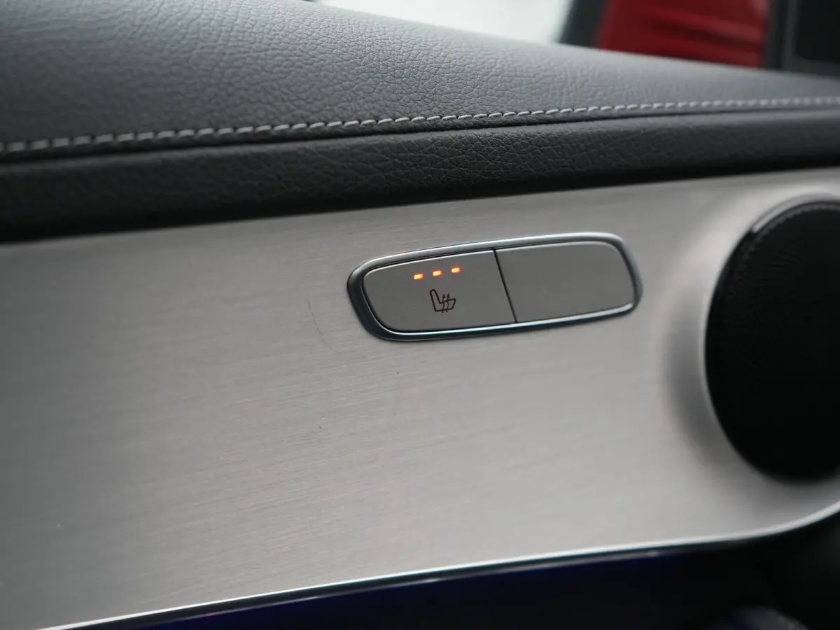 4MATIC Advantage PHEV 320pk Dealer O.H. | Trekhaak Af Fabriek | Panodak | Adaptive Cruise | Sportstoelen Verwarmd | Sfeerverlichting | Apple Carplay | Blis | Navigatie | DAB | Plug In Hybrid