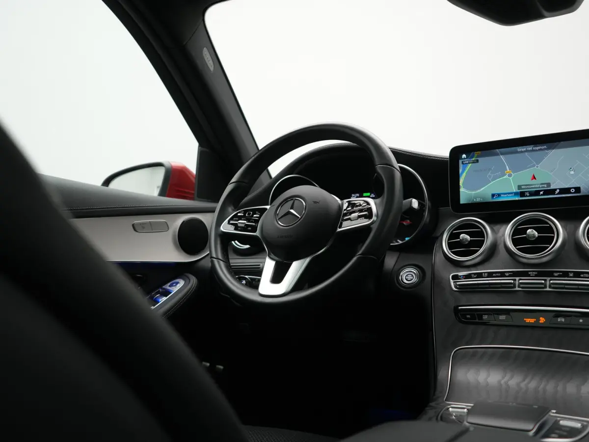 4MATIC Advantage PHEV 320pk Dealer O.H. | Trekhaak Af Fabriek | Panodak | Adaptive Cruise | Sportstoelen Verwarmd | Sfeerverlichting | Apple Carplay | Blis | Navigatie | DAB | Plug In Hybrid