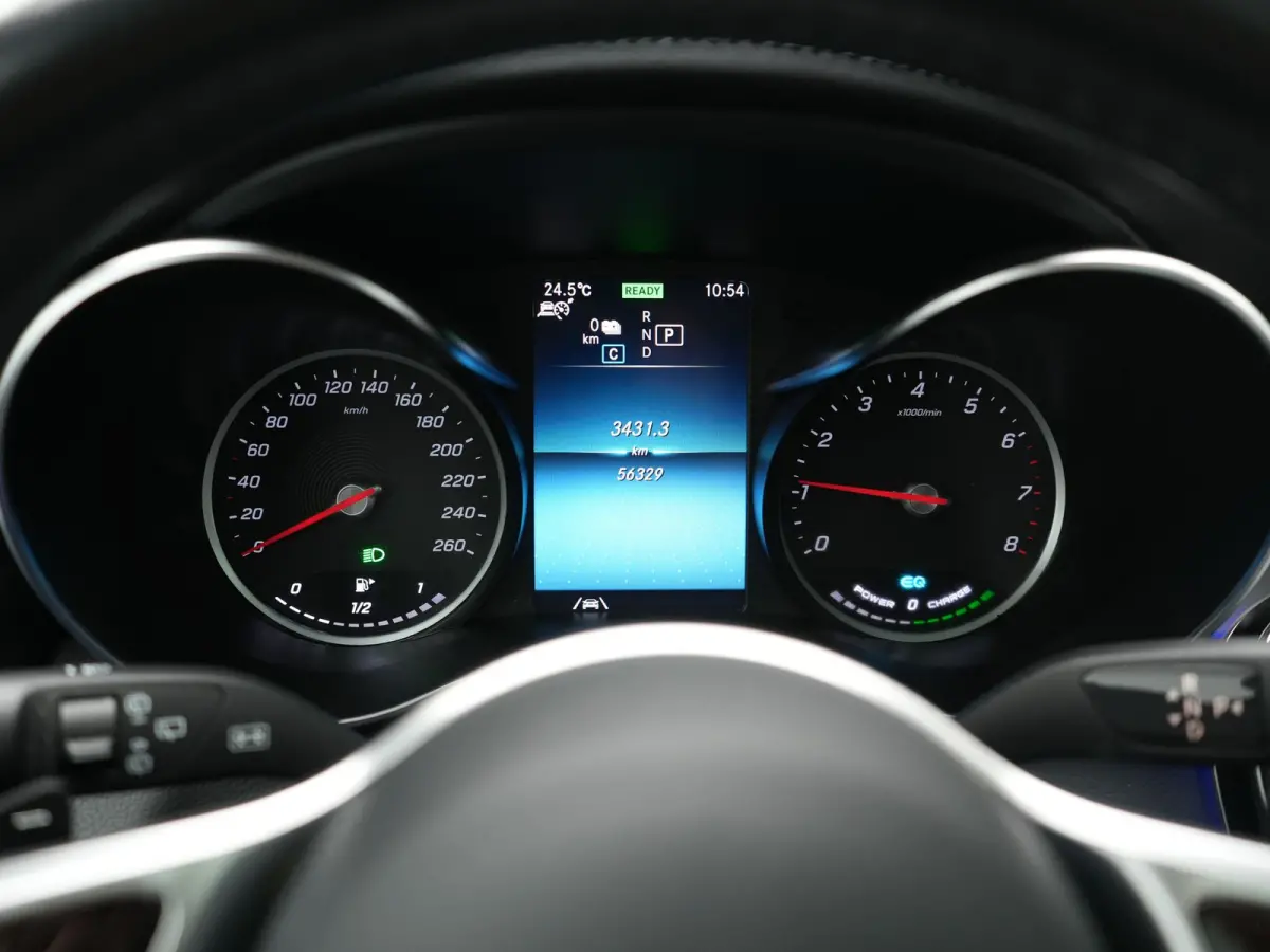 4MATIC Advantage PHEV 320pk Dealer O.H. | Trekhaak Af Fabriek | Panodak | Adaptive Cruise | Sportstoelen Verwarmd | Sfeerverlichting | Apple Carplay | Blis | Navigatie | DAB | Plug In Hybrid