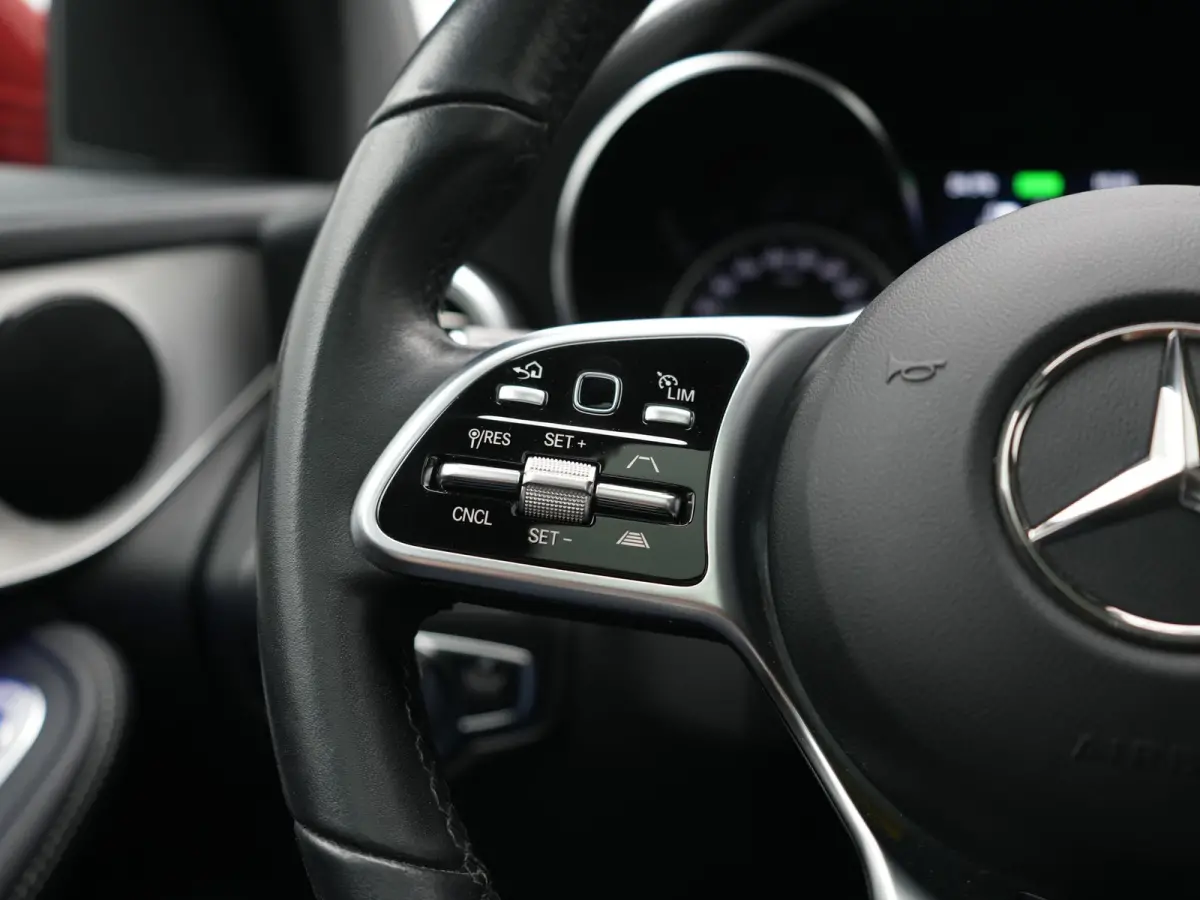 4MATIC Advantage PHEV 320pk Dealer O.H. | Trekhaak Af Fabriek | Panodak | Adaptive Cruise | Sportstoelen Verwarmd | Sfeerverlichting | Apple Carplay | Blis | Navigatie | DAB | Plug In Hybrid