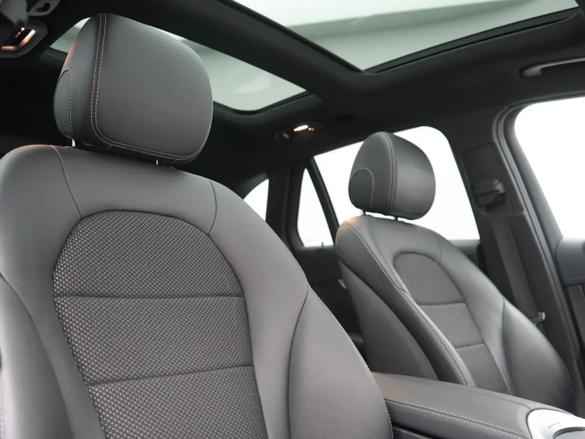 4MATIC Advantage PHEV 320pk Dealer O.H. | Trekhaak Af Fabriek | Panodak | Adaptive Cruise | Sportstoelen Verwarmd | Sfeerverlichting | Apple Carplay | Blis | Navigatie | DAB | Plug In Hybrid