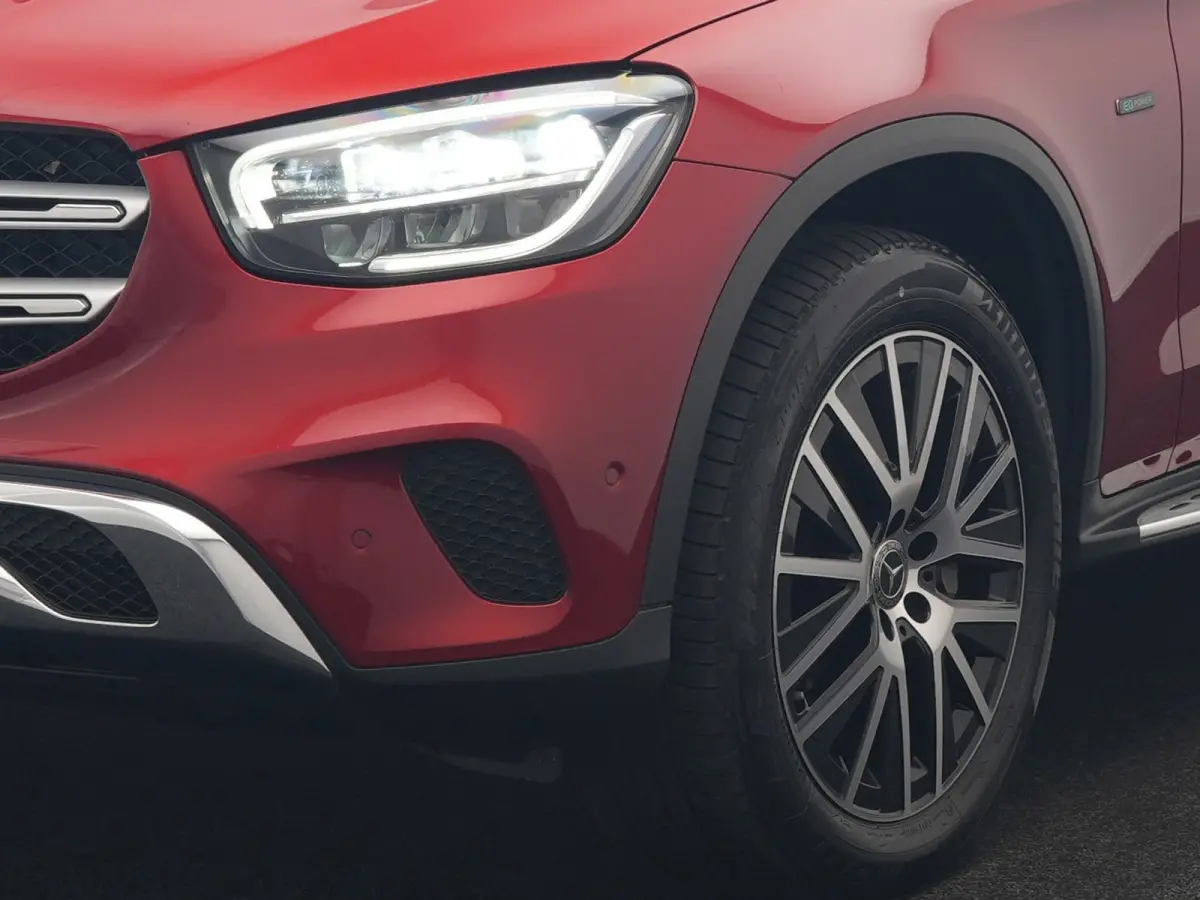 4MATIC Advantage PHEV 320pk Dealer O.H. | Trekhaak Af Fabriek | Panodak | Adaptive Cruise | Sportstoelen Verwarmd | Sfeerverlichting | Apple Carplay | Blis | Navigatie | DAB | Plug In Hybrid