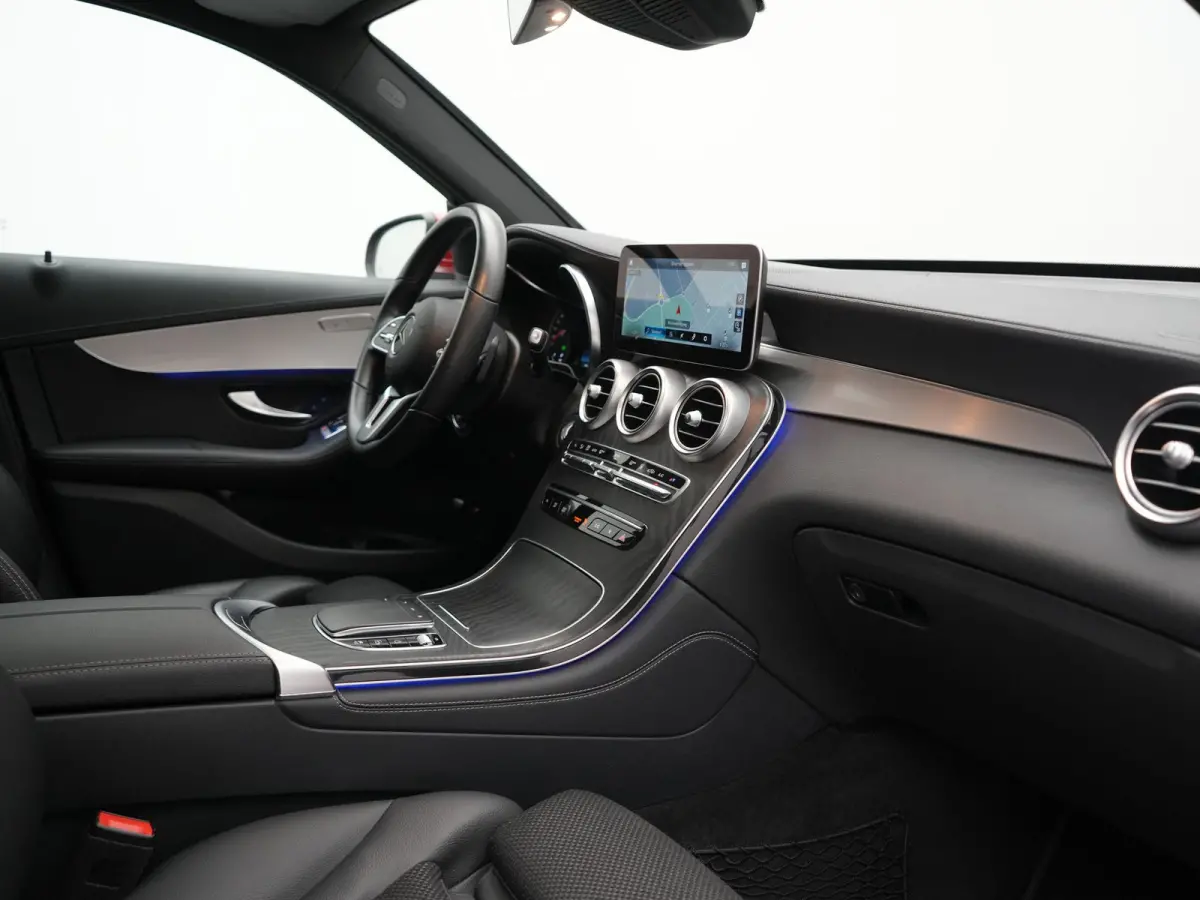 4MATIC Advantage PHEV 320pk Dealer O.H. | Trekhaak Af Fabriek | Panodak | Adaptive Cruise | Sportstoelen Verwarmd | Sfeerverlichting | Apple Carplay | Blis | Navigatie | DAB | Plug In Hybrid