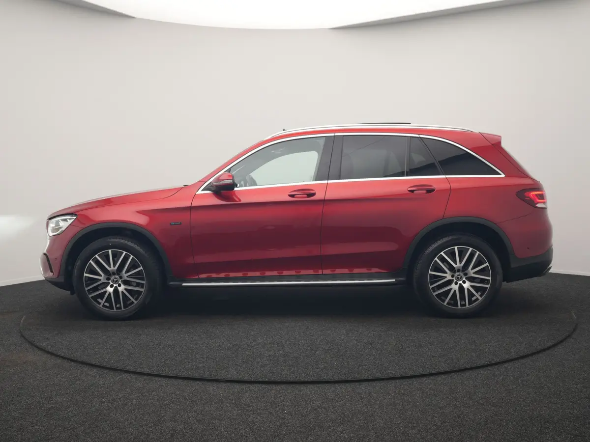 4MATIC Advantage PHEV 320pk Dealer O.H. | Trekhaak Af Fabriek | Panodak | Adaptive Cruise | Sportstoelen Verwarmd | Sfeerverlichting | Apple Carplay | Blis | Navigatie | DAB | Plug In Hybrid