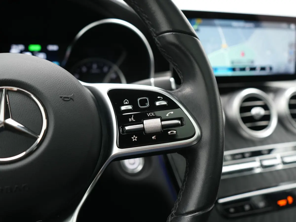 4MATIC Advantage PHEV 320pk Dealer O.H. | Trekhaak Af Fabriek | Panodak | Adaptive Cruise | Sportstoelen Verwarmd | Sfeerverlichting | Apple Carplay | Blis | Navigatie | DAB | Plug In Hybrid