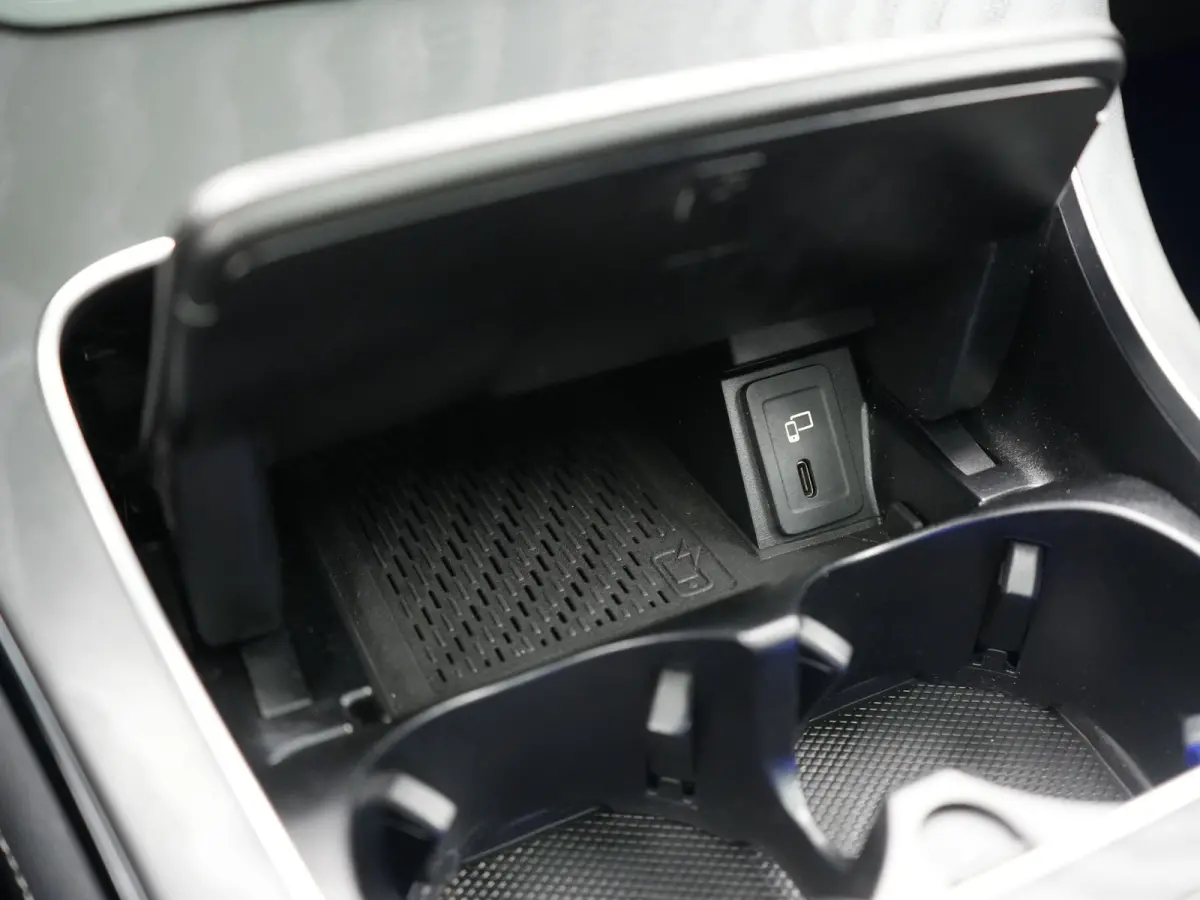 4MATIC Advantage PHEV 320pk Dealer O.H. | Trekhaak Af Fabriek | Panodak | Adaptive Cruise | Sportstoelen Verwarmd | Sfeerverlichting | Apple Carplay | Blis | Navigatie | DAB | Plug In Hybrid