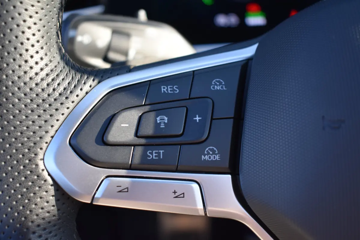 1.5 TSI eHybrid 272PK R-Line | Schuif-kanteldak | 360 camera | Head-up display | IQ Drive | Wegklapbare trekhaak | Business Premium Pakket | VERLENGDE GARANTIE
