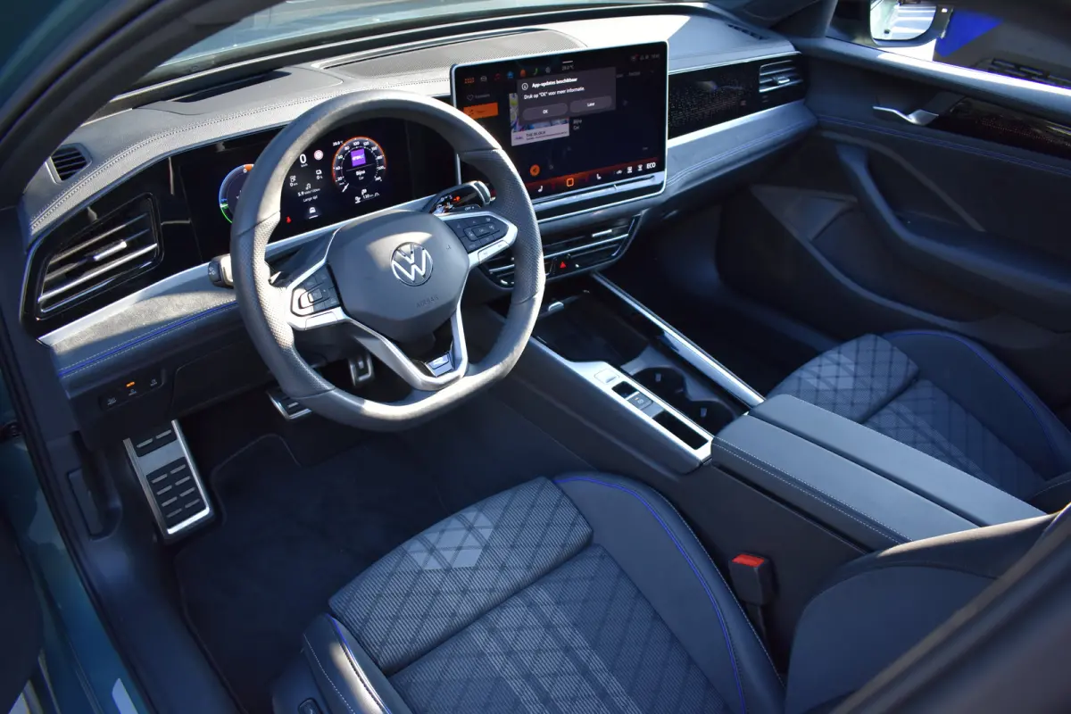 1.5 TSI eHybrid 272PK R-Line | Schuif-kanteldak | 360 camera | Head-up display | IQ Drive | Wegklapbare trekhaak | Business Premium Pakket | VERLENGDE GARANTIE