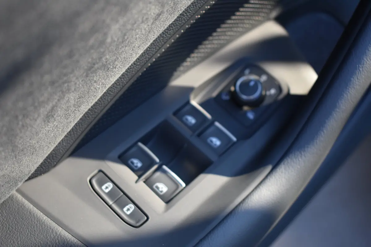 1.5 TSI eHybrid 272PK R-Line | Schuif-kanteldak | 360 camera | Head-up display | IQ Drive | Wegklapbare trekhaak | Business Premium Pakket | VERLENGDE GARANTIE