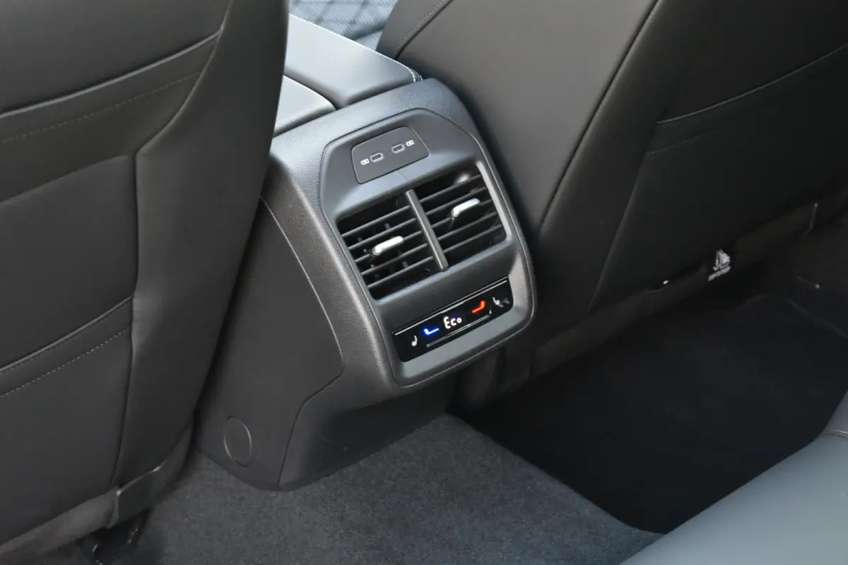 1.5 TSI eHybrid 272PK R-Line | Schuif-kanteldak | 360 camera | Head-up display | IQ Drive | Wegklapbare trekhaak | Business Premium Pakket | VERLENGDE GARANTIE