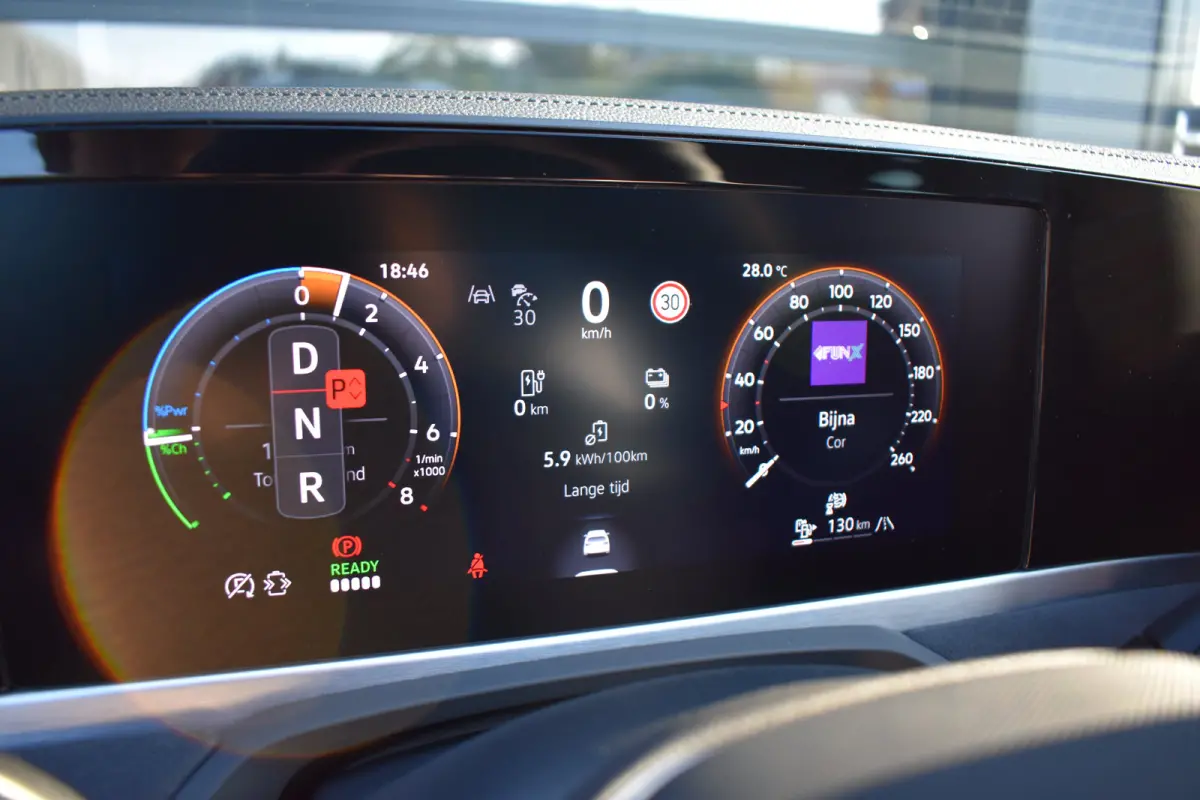 1.5 TSI eHybrid 272PK R-Line | Schuif-kanteldak | 360 camera | Head-up display | IQ Drive | Wegklapbare trekhaak | Business Premium Pakket | VERLENGDE GARANTIE