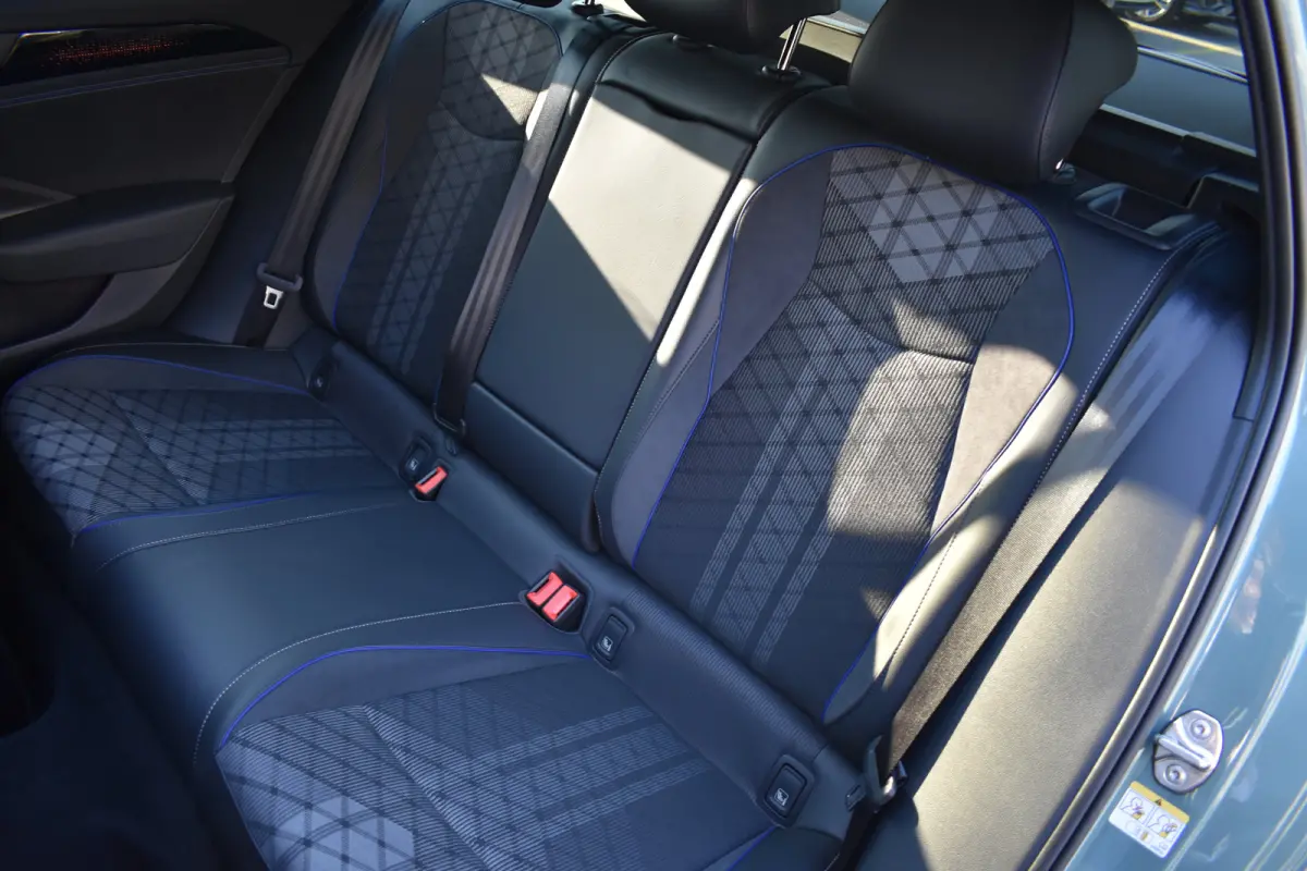 1.5 TSI eHybrid 272PK R-Line | Schuif-kanteldak | 360 camera | Head-up display | IQ Drive | Wegklapbare trekhaak | Business Premium Pakket | VERLENGDE GARANTIE