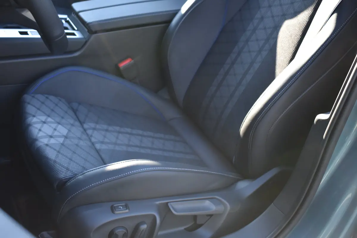 1.5 TSI eHybrid 272PK R-Line | Schuif-kanteldak | 360 camera | Head-up display | IQ Drive | Wegklapbare trekhaak | Business Premium Pakket | VERLENGDE GARANTIE