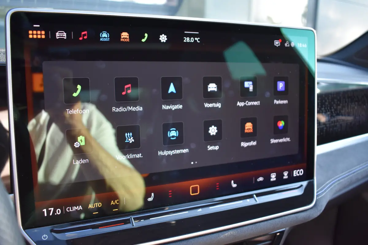 1.5 TSI eHybrid 272PK R-Line | Schuif-kanteldak | 360 camera | Head-up display | IQ Drive | Wegklapbare trekhaak | Business Premium Pakket | VERLENGDE GARANTIE