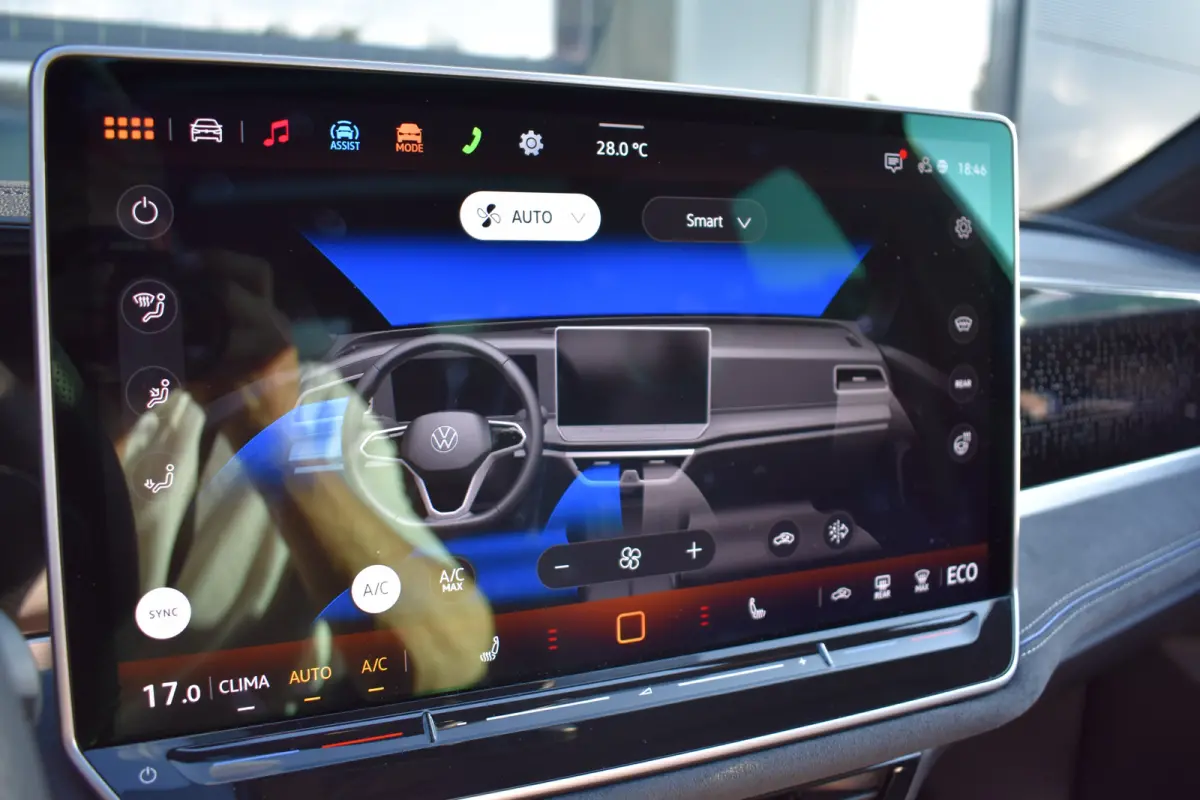 1.5 TSI eHybrid 272PK R-Line | Schuif-kanteldak | 360 camera | Head-up display | IQ Drive | Wegklapbare trekhaak | Business Premium Pakket | VERLENGDE GARANTIE