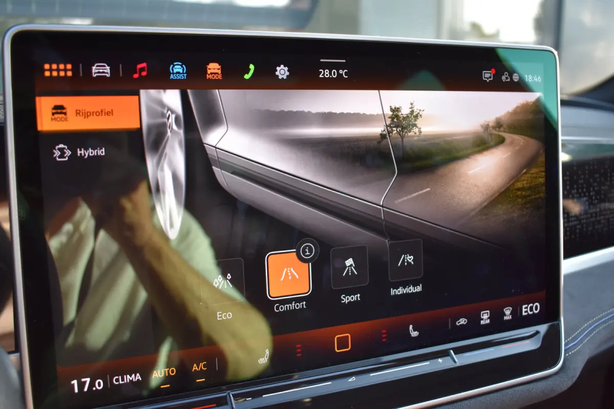 1.5 TSI eHybrid 272PK R-Line | Schuif-kanteldak | 360 camera | Head-up display | IQ Drive | Wegklapbare trekhaak | Business Premium Pakket | VERLENGDE GARANTIE