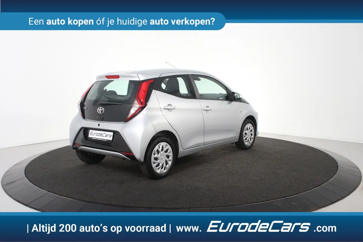 1.0 VVT-i x-play *1ste Eigenaar*Airco*Cruise Control*Carplay*